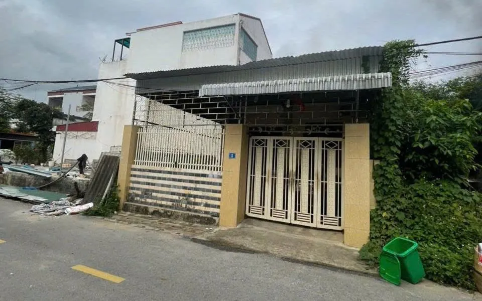 Ngôi nhà xảy ra sự việc người đàn ông có ý định tử tự. Ngôi nhà xảy ra sự việc người đàn ông có ý định tử tự.