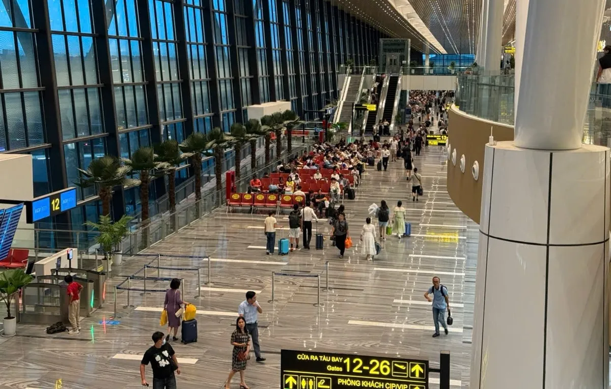 Tân Sơn Nhất lọt top 50 sân bay có mạng bay quốc tế tốt nhất thế giới - Ảnh 2.