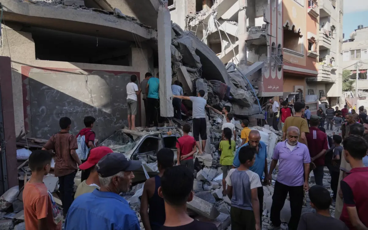 Một khu dân cư ở Zawaida, miền Trung Dải Gaza, bị trúng không kích của IDF ngày 25/9/2025 (Ảnh: AP)