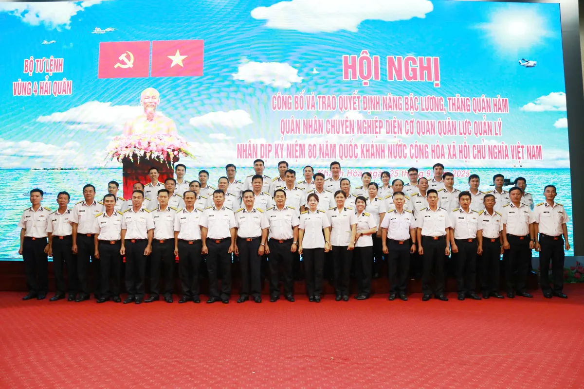 Bộ Tư lệnh Vùng 4 Hải quân: Thăng quân hàm cho quân nhân bảo vệ Quần đảo Trường Sa - Ảnh 2.