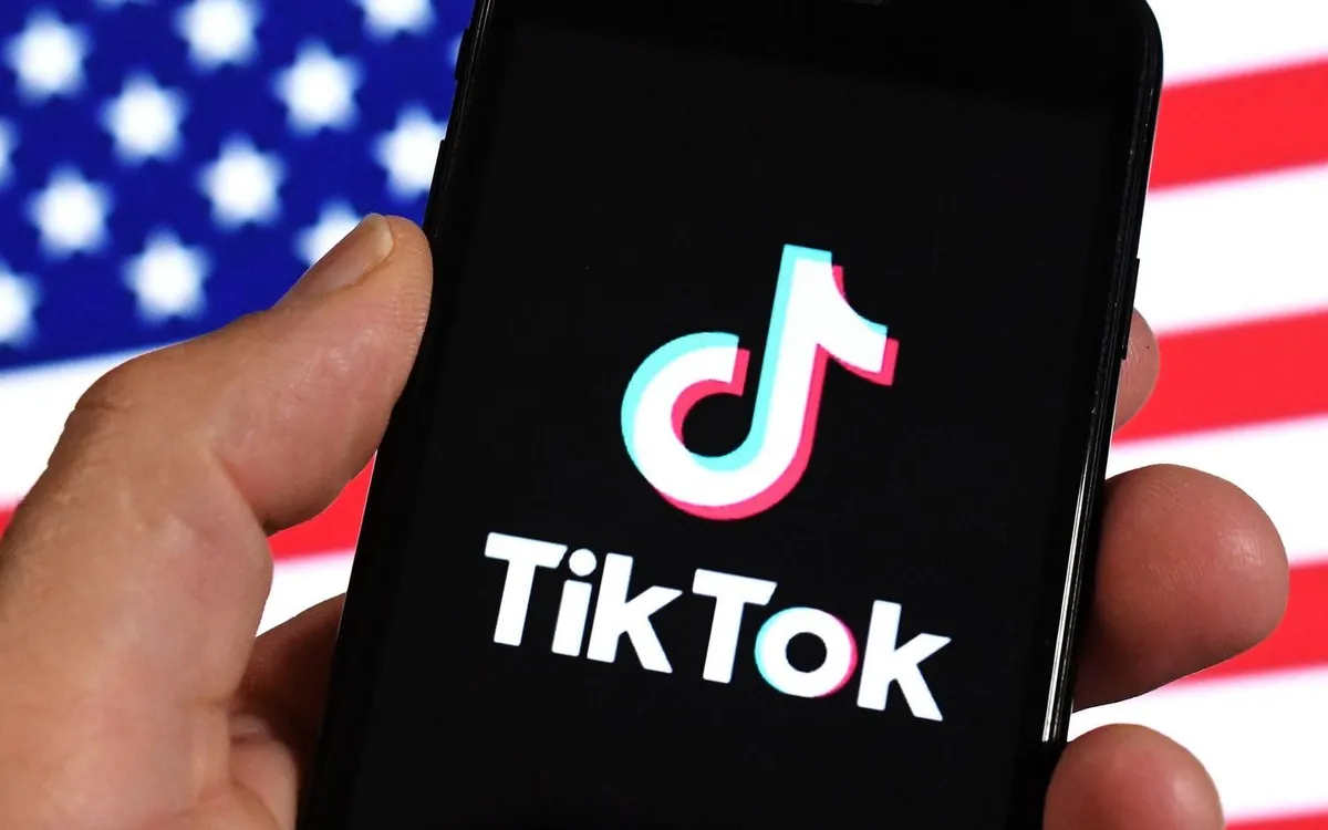 Tổng thống Trump ký sắc lệnh thúc đẩy kế hoạch bán lại TikTok Tổng thống Trump ký sắc lệnh thúc đẩy kế hoạch bán lại TikTok