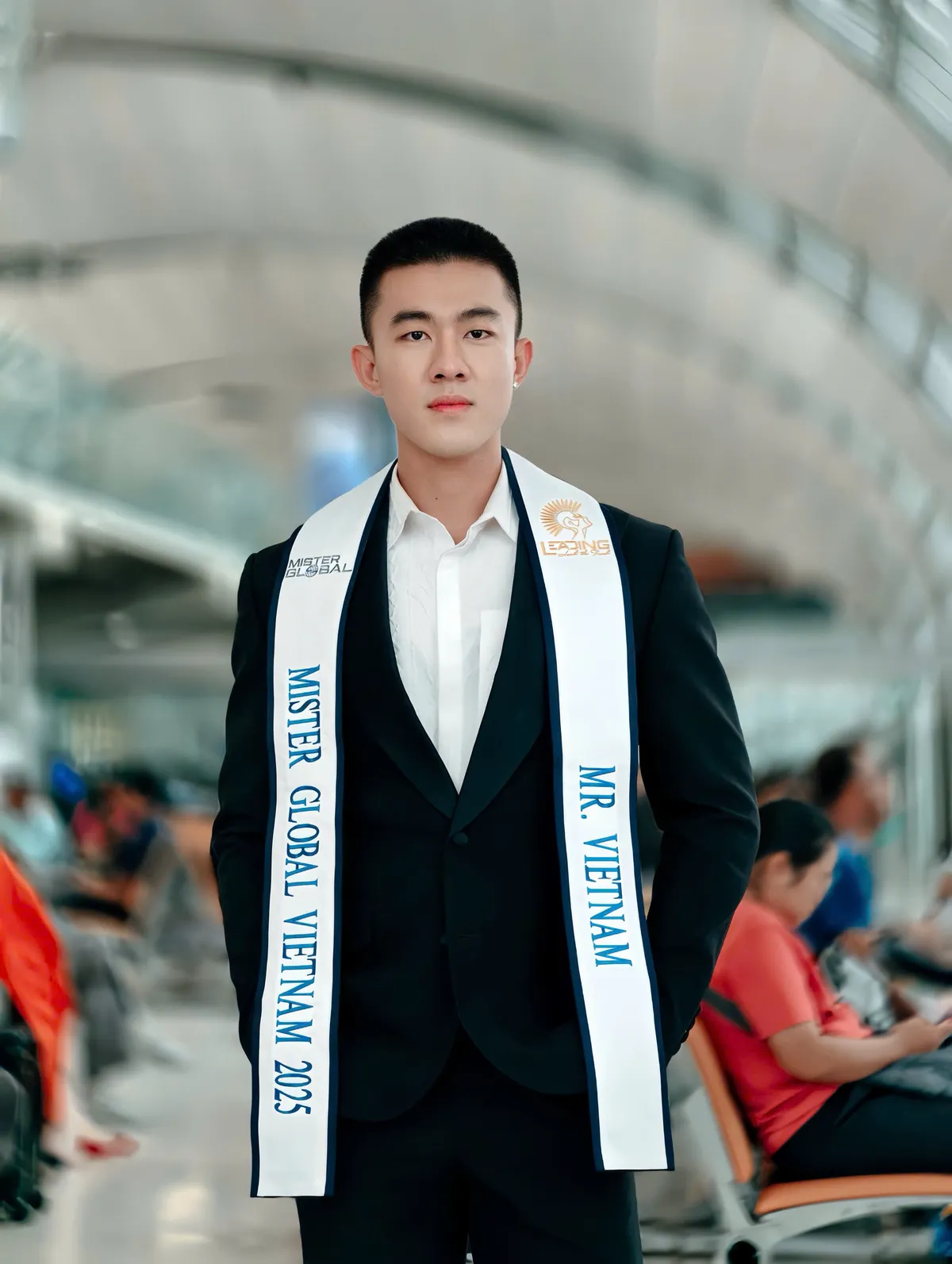Dừng chân ở Top 10 Mr International 2025, Đoàn Công Vinh tiếp tục tranh tài tại Mister Global 2025
- Ảnh 1. Dừng chân ở Top 10 Mr International 2025, Đoàn Công Vinh tiếp tục tranh tài tại Mister Global 2025
- Ảnh 1.