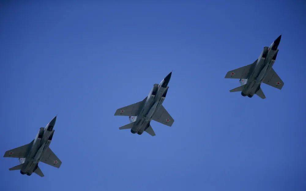 Theo Bộ Quốc phòng Estonia, 3 máy bay chiến đấu MiG-31 của Nga đã xâm phạm không phận nước này trong 12 phút mà không được phép (Ảnh: Anadolu/Getty Images) Theo Bộ Quốc phòng Estonia, 3 máy bay chiến đấu MiG-31 của Nga đã xâm phạm không phận nước này trong 12 phút mà không được phép (Ảnh: Anadolu/Getty Images)