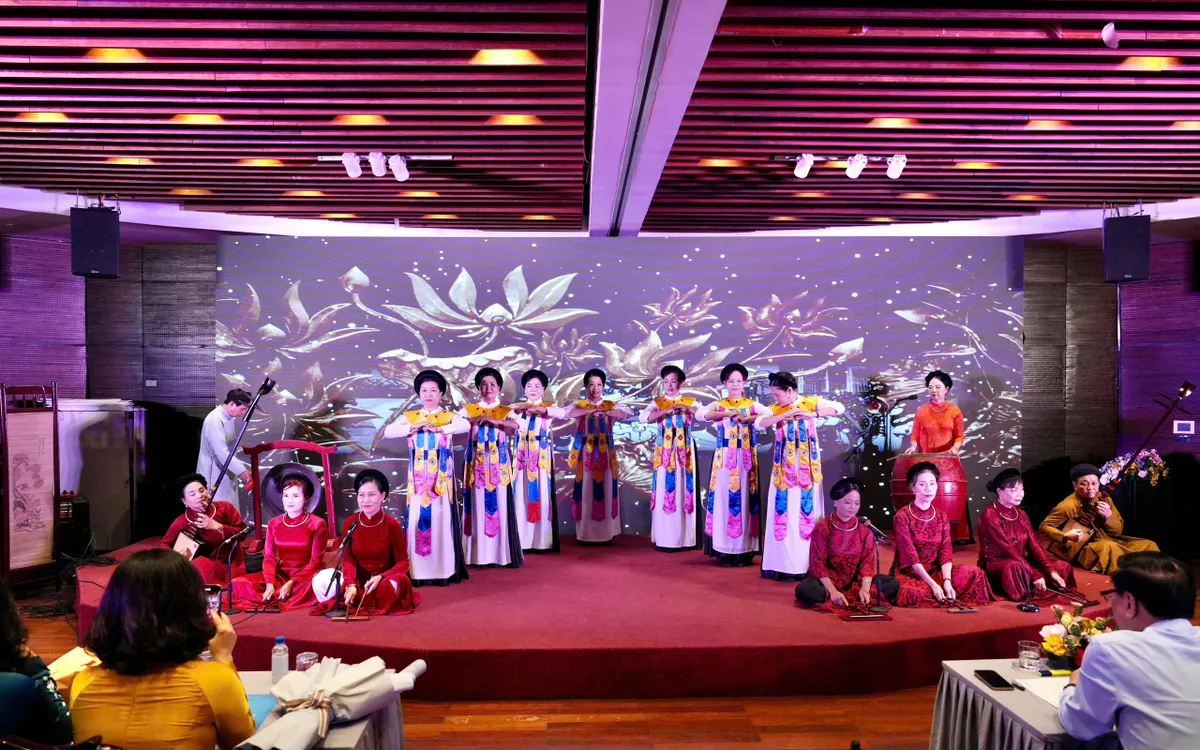 Liên hoan Ca trù Hà Nội năm 2025 thu hút đông đảo thí sinh, nghệ nhân và người yêu nghệ thuật ca trù.