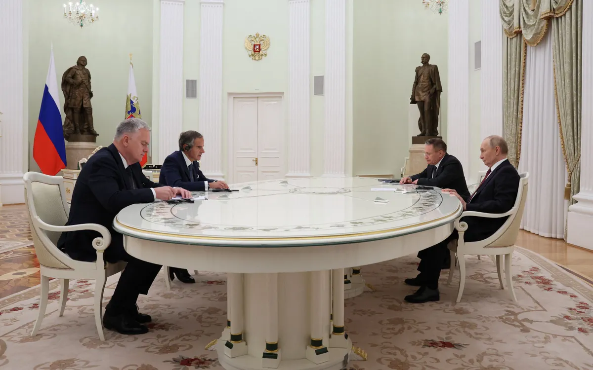 Tổng thống Nga, Tổng Giám đốc Rosatom trong cuộc họp với Tổng Giám đốc IAEA ở Moscow, ngày 25/9. Tổng thống Nga, Tổng Giám đốc Rosatom trong cuộc họp với Tổng Giám đốc IAEA ở Moscow, ngày 25/9.