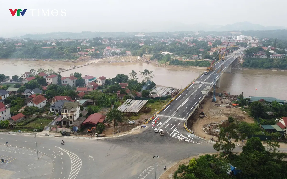 Cầu Phong Châu mới sẽ khánh thành vào ngày 28/9. Cầu Phong Châu mới sẽ khánh thành vào ngày 28/9.