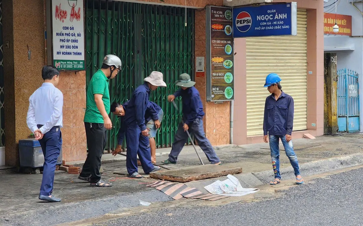 Đà Nẵng: Ra quân tổng dọn vệ sinh, khơi thông dòng chảy trên địa bàn trước bão