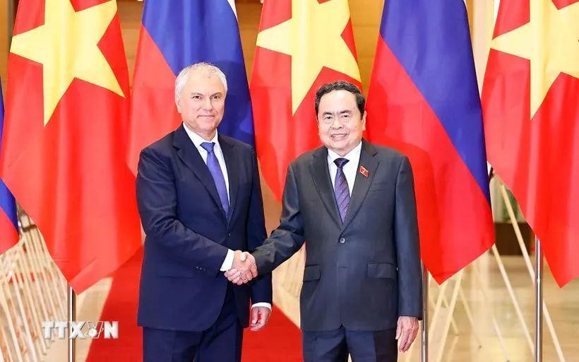Chủ tịch Quốc hội Trần Thanh Mẫn đón Chủ tịch Duma Quốc gia Quốc hội Liên bang Nga Vyacheslav Volodin. (Ảnh: Doãn Tấn/TTXVN) Chủ tịch Quốc hội Trần Thanh Mẫn đón Chủ tịch Duma Quốc gia Quốc hội Liên bang Nga Vyacheslav Volodin. (Ảnh: Doãn Tấn/TTXVN)