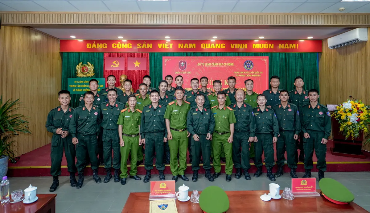 Chiến sĩ quả cảm - Tập 10: Chia tay "lò luyện thép" - Ảnh 10.