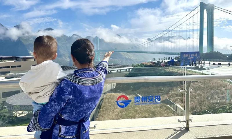 Trung Quốc thông xe cầu cao nhất thế giới, khẳng định sức mạnh hạ tầng quốc gia- Ảnh 2. Trung Quốc thông xe cầu cao nhất thế giới, khẳng định sức mạnh hạ tầng quốc gia- Ảnh 2.
