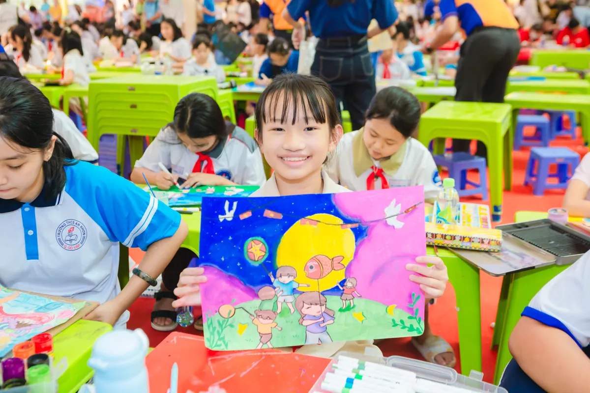 5.000 thiếu nhi TP Hồ Chí Minh vẽ tranh mừng Tết Trung thu độc lập- Ảnh 6. 5.000 thiếu nhi TP Hồ Chí Minh vẽ tranh mừng Tết Trung thu độc lập- Ảnh 6.