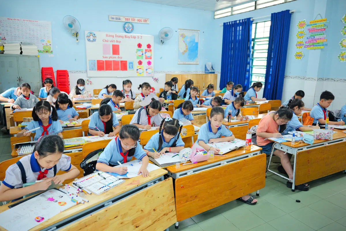 5.000 thiếu nhi TP Hồ Chí Minh vẽ tranh mừng Tết Trung thu độc lập- Ảnh 2. 5.000 thiếu nhi TP Hồ Chí Minh vẽ tranh mừng Tết Trung thu độc lập- Ảnh 2.