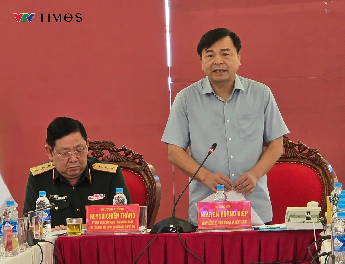 Ph&oacute; Thủ tướng Trần Hồng H&agrave; chỉ đạo ứng ph&oacute; b&atilde;o số 10 (Bualoi): Ưu ti&ecirc;n an to&agrave;n người d&acirc;n - Ảnh 2.