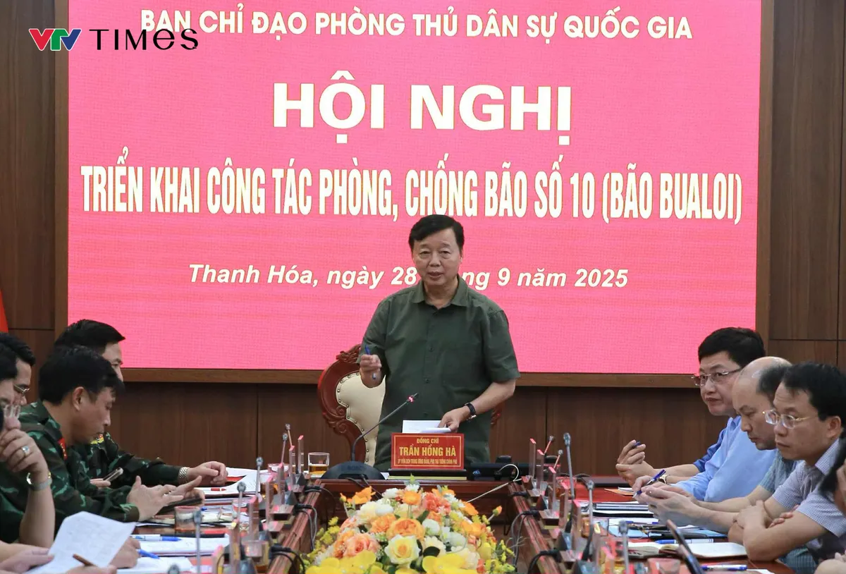 Ph&oacute; Thủ tướng Trần Hồng H&agrave; chỉ đạo ứng ph&oacute; b&atilde;o số 10 (Bualoi): Ưu ti&ecirc;n an to&agrave;n người d&acirc;n - Ảnh 4.