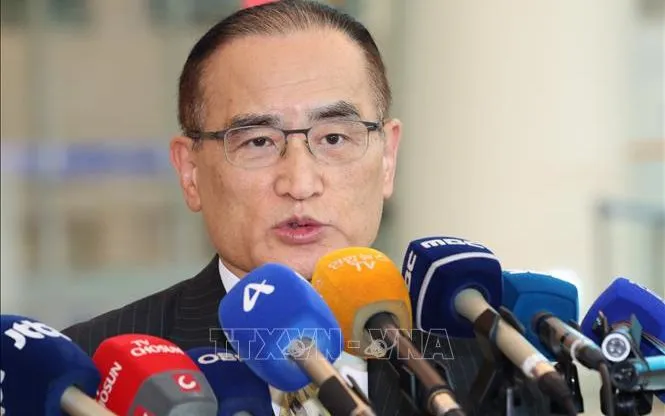 Cố vấn An ninh Quốc gia Hàn Quốc Wi Sung-lac phát biểu với báo giới tại Seoul. Ảnh: Yonhap/TTXVN Cố vấn An ninh Quốc gia Hàn Quốc Wi Sung-lac phát biểu với báo giới tại Seoul. Ảnh: Yonhap/TTXVN