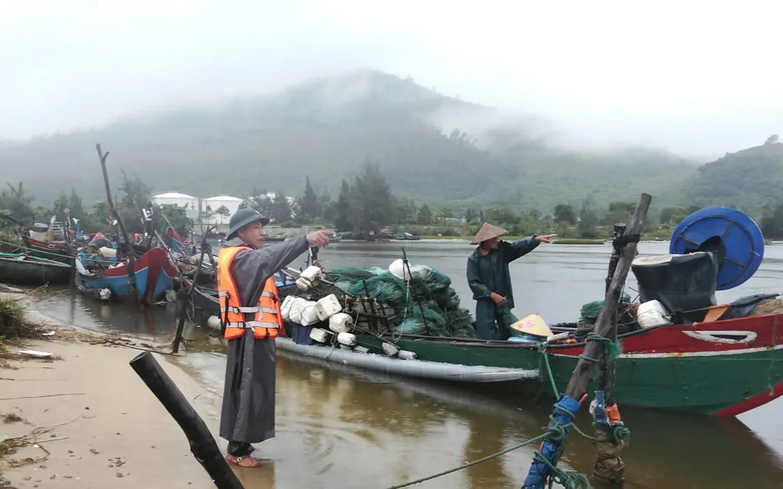 Huế hạn chế người dân ra đường trước bão Bualoi. Huế hạn chế người dân ra đường trước bão Bualoi.