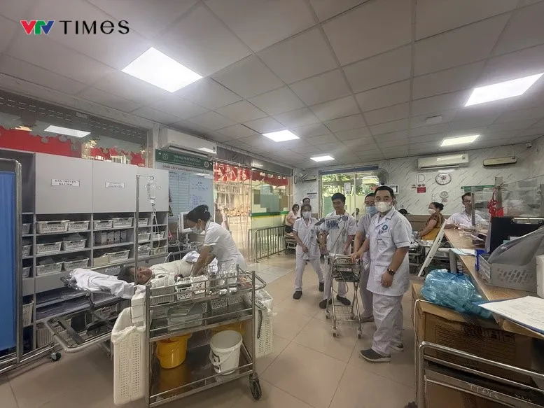 Ứng phó bão số 10: Bộ Y tế chỉ đạo trực 24/24, đảm bảo cấp cứu và thuốc thiết yếu ứng phó bão số 10 - Ảnh 1.