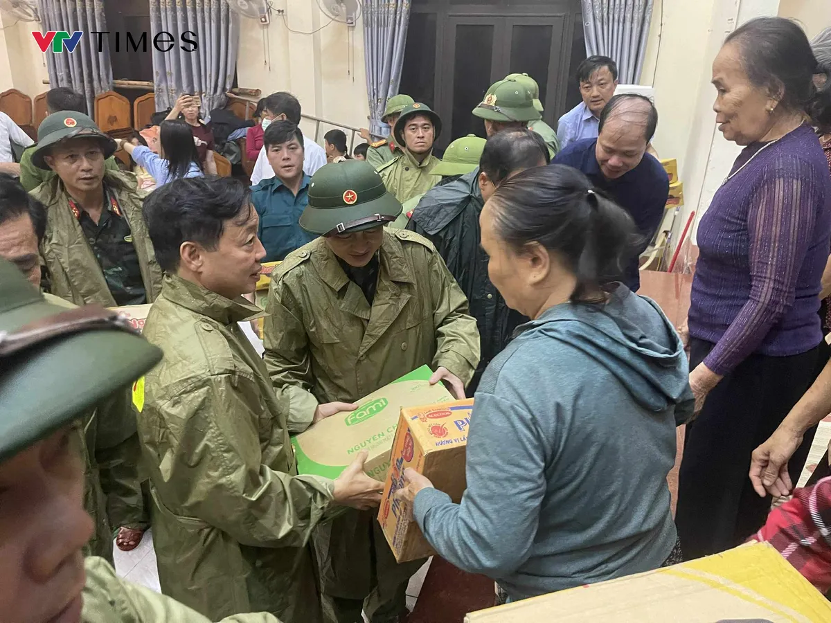 Phó Thủ tướng yêu cầu Hà Tĩnh không được chủ quan trong ứng phó bão số 10 - Ảnh 2.