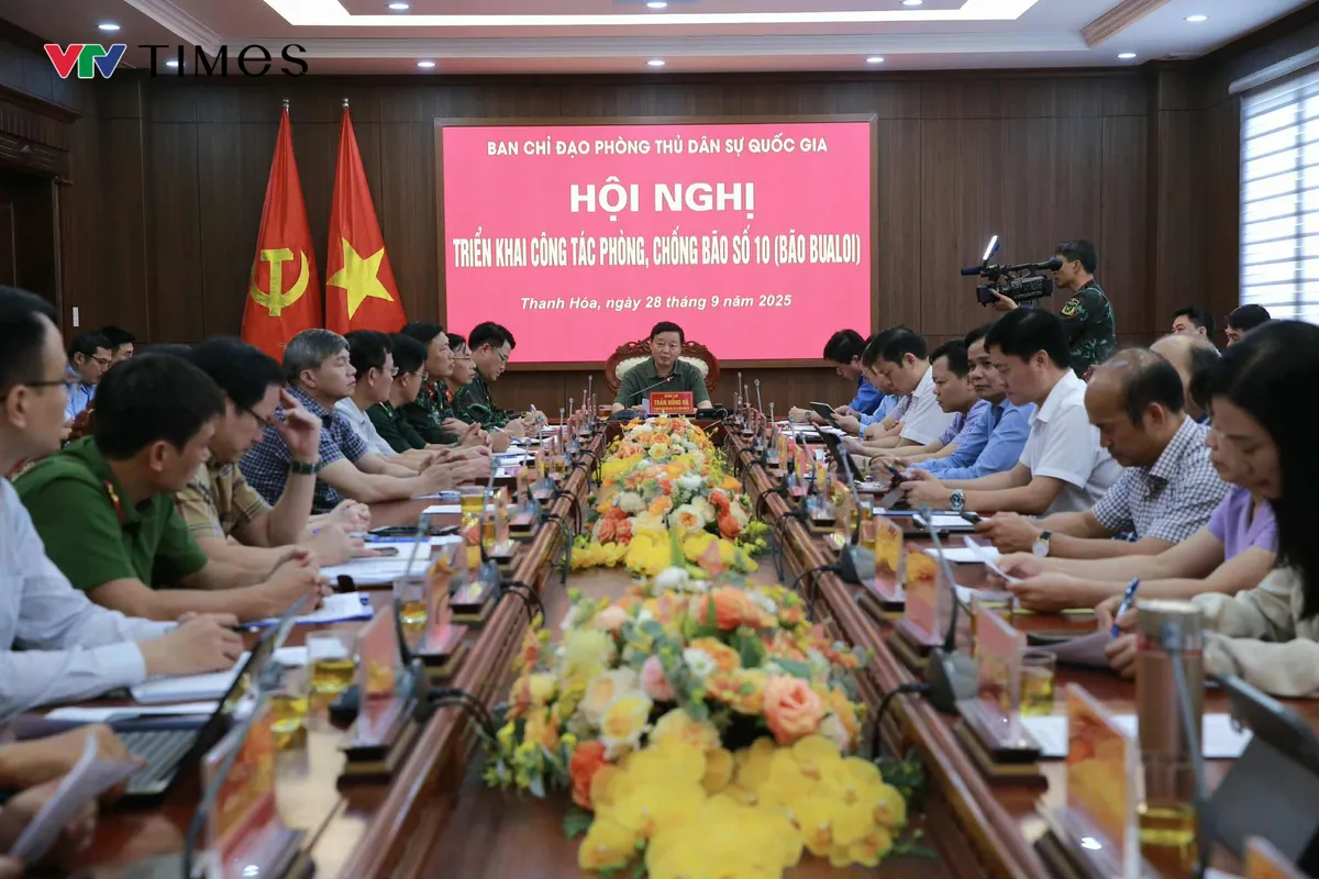 Ph&oacute; Thủ tướng Trần Hồng H&agrave; chỉ đạo ứng ph&oacute; b&atilde;o số 10 (Bualoi): Ưu ti&ecirc;n an to&agrave;n người d&acirc;n - Ảnh 1.