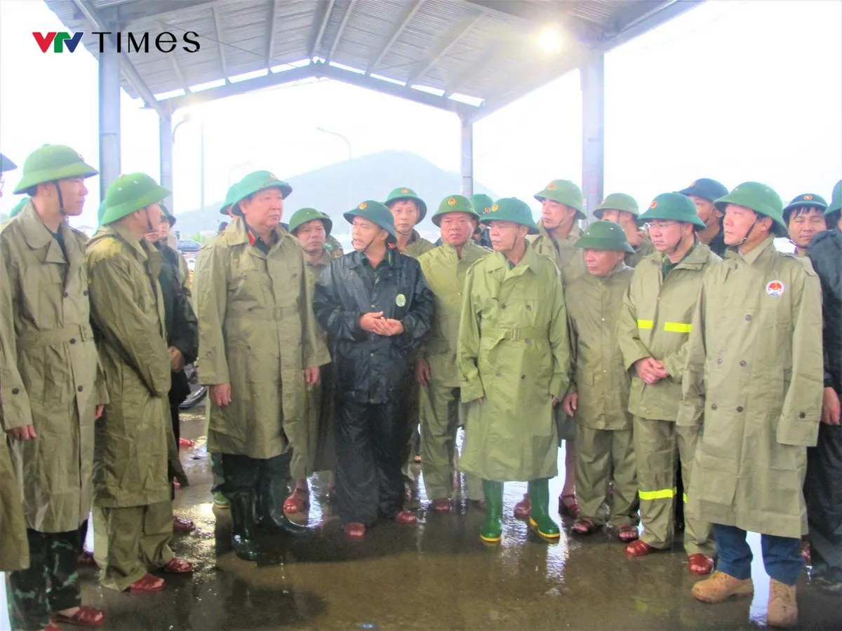 Bộ Quốc phòng và Cục Quản lý đê điều & PCTT đi kiểm tra công tác ứng phó bão số 10- Ảnh 1. Bộ Quốc phòng và Cục Quản lý đê điều & PCTT đi kiểm tra công tác ứng phó bão số 10- Ảnh 1.