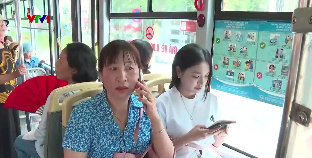 Phương tiện công cộng nâng cao chất lượng phục vụ- Ảnh 3. Phương tiện công cộng nâng cao chất lượng phục vụ- Ảnh 3.