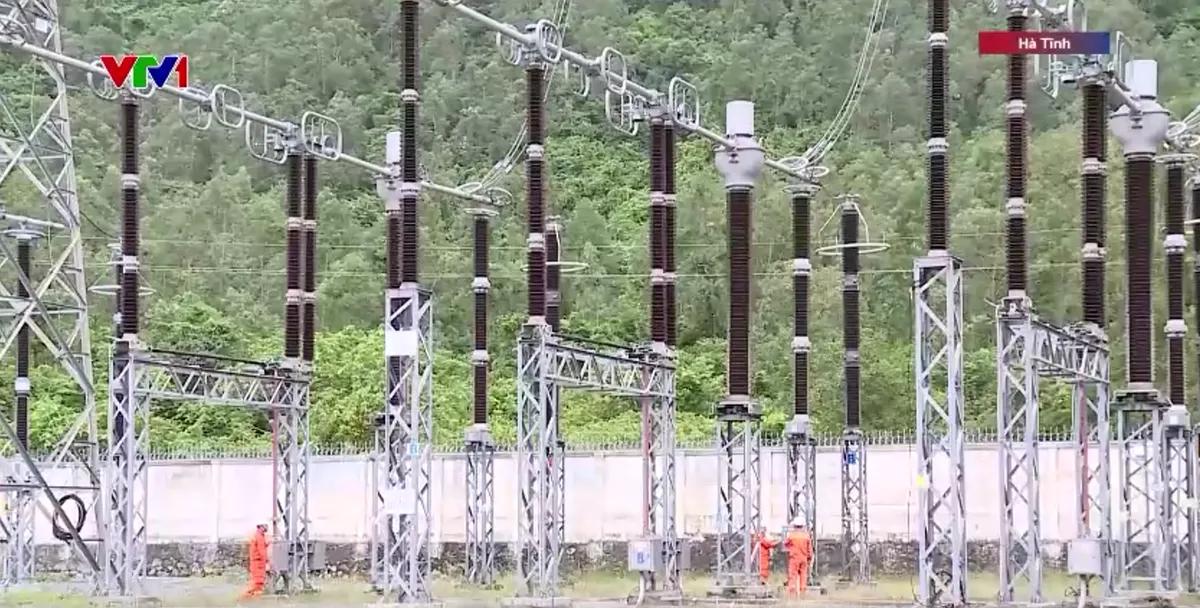 Đảm bảo an to&agrave;n hệ thống truyền tải điện trước b&atilde;o số 10- Ảnh 2.