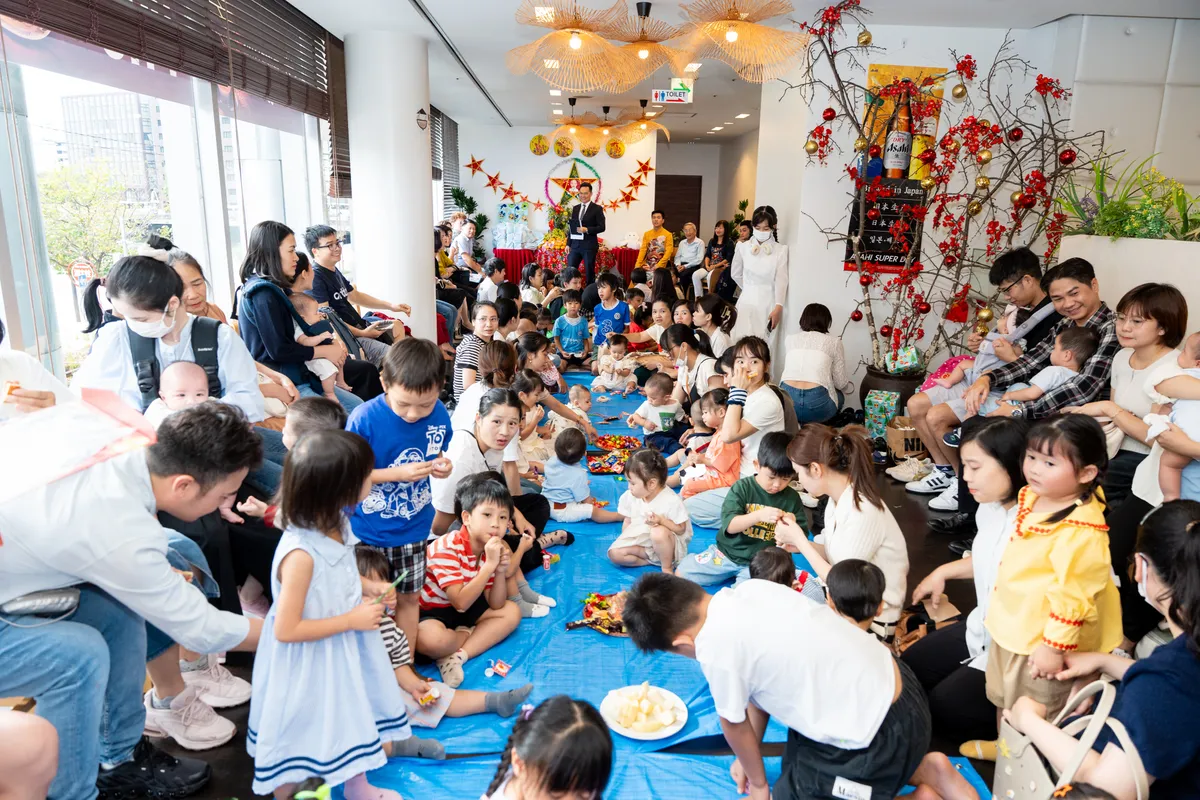 Vui hội trăng rằm: Ấm áp Trung thu xa xứ - Ảnh 1.