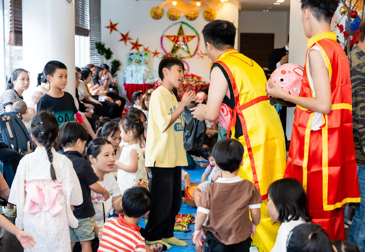 Vui hội trăng rằm: Ấm áp Trung thu xa xứ - Ảnh 2.