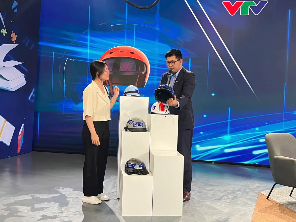 Cẩn trọng với mũ bảo hiểm giá rẻ chỉ từ 30.000 đồng- Ảnh 2. Cẩn trọng với mũ bảo hiểm giá rẻ chỉ từ 30.000 đồng- Ảnh 2.