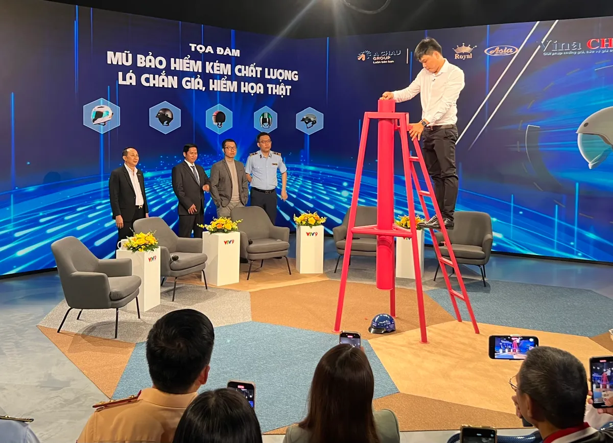 Cẩn trọng với mũ bảo hiểm giá rẻ chỉ từ 30.000 đồng- Ảnh 3. Cẩn trọng với mũ bảo hiểm giá rẻ chỉ từ 30.000 đồng- Ảnh 3.