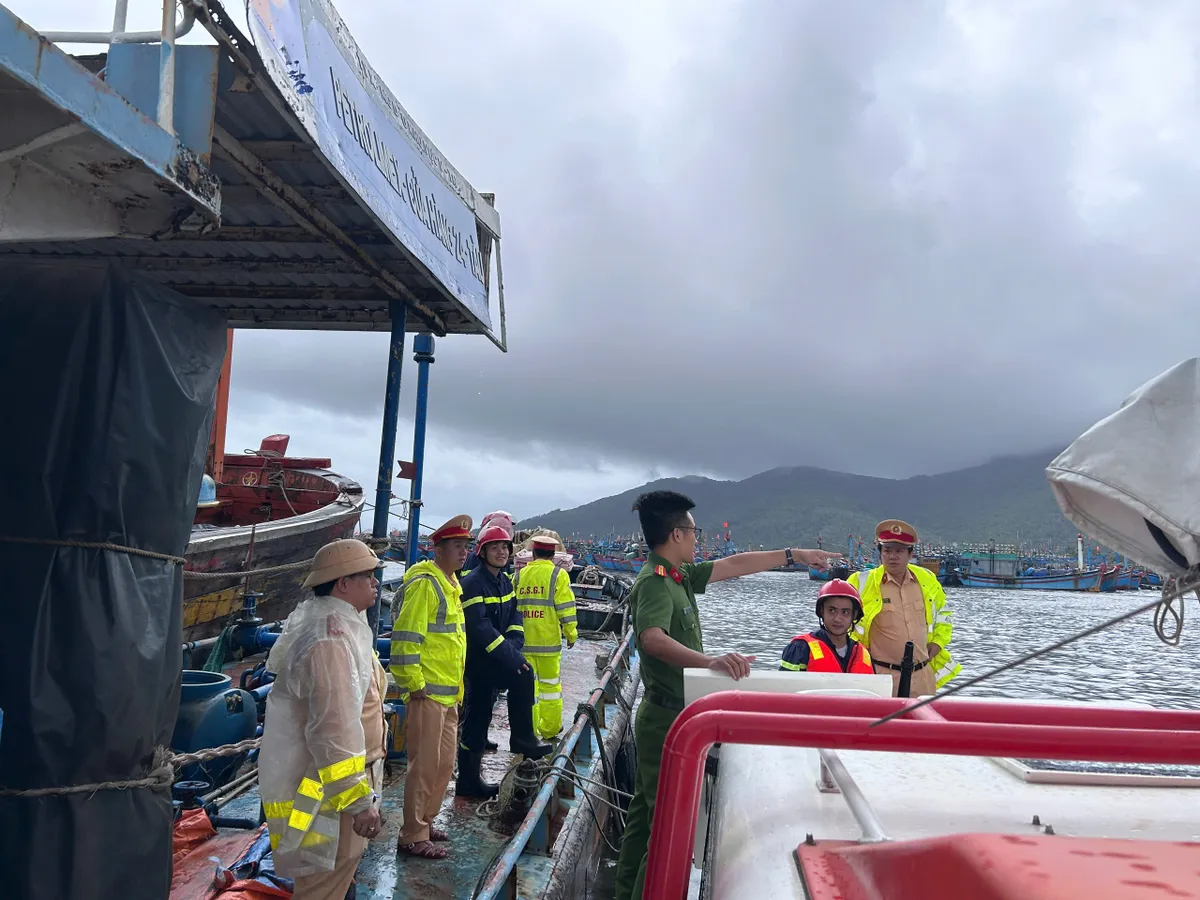 Thủy đo&agrave;n 1, Cục CSGT chủ động ứng ph&oacute; b&atilde;o số 10 (Bualoi)- Ảnh 1.