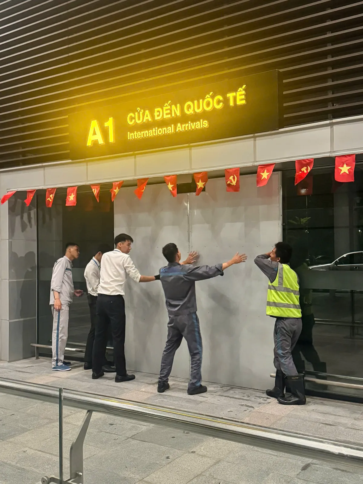 Cảng Hàng không Quốc tế Phú Bài siết chặt an toàn, chủ động ứng phó bão số 10 - Ảnh 1.