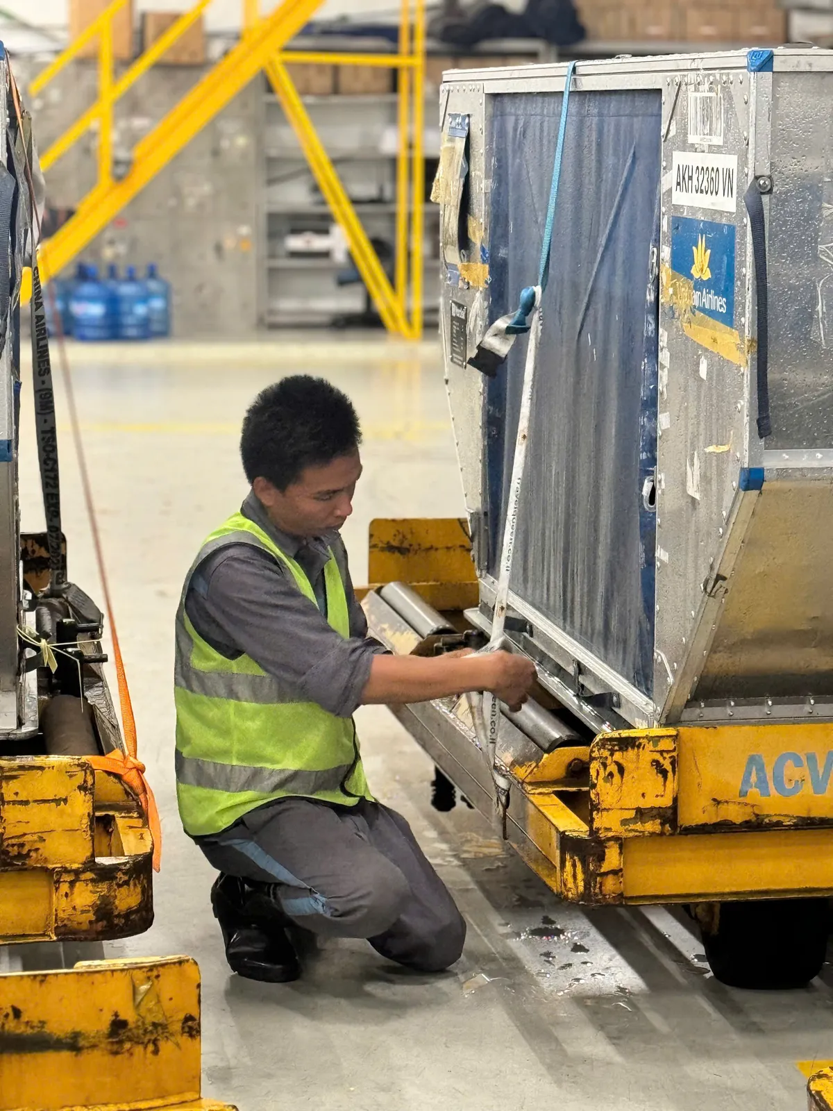Cảng Hàng không Quốc tế Phú Bài siết chặt an toàn, chủ động ứng phó bão số 10 - Ảnh 2.