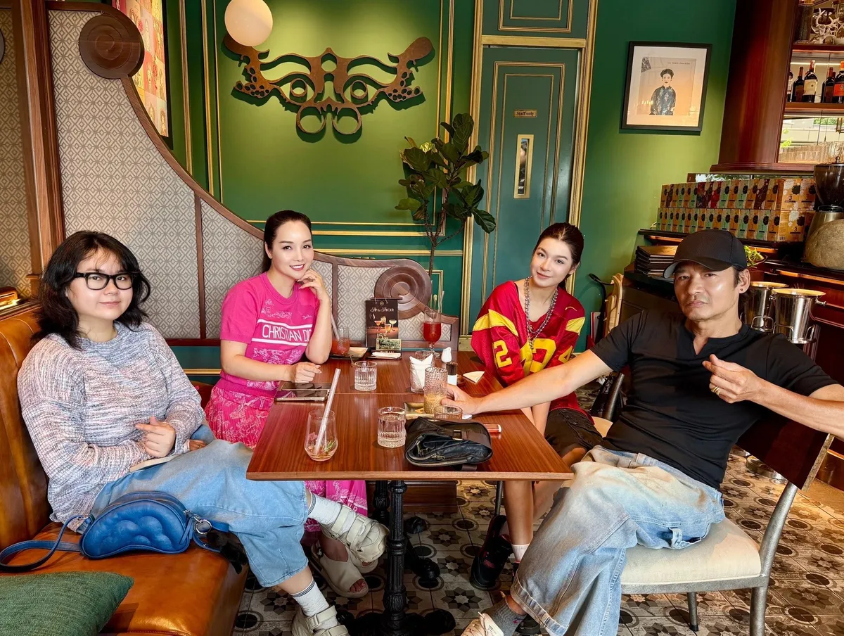 NSND Xu&acirc;n Bắc hội ngộ "vợ ba" Hồng trong S&oacute;ng ở đ&aacute;y s&ocirc;ng, NSND Thu H&agrave; trẻ trung tuổi U60  - Ảnh 7.