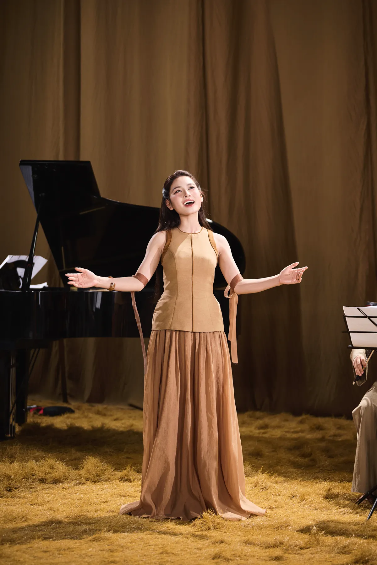 Album “Trên nắng và dưới cát”: Lời kể dịu dàng, chân thành về miền Trung nắng gió  - Ảnh 3.