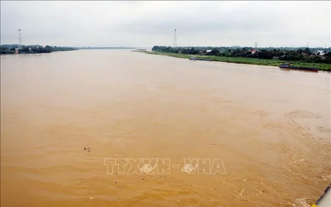 Trên sông Thao, mực nước đang lên nhanh. Ảnh tư liệu: Tạ Toàn/TTXVN Trên sông Thao, mực nước đang lên nhanh. Ảnh tư liệu: Tạ Toàn/TTXVN