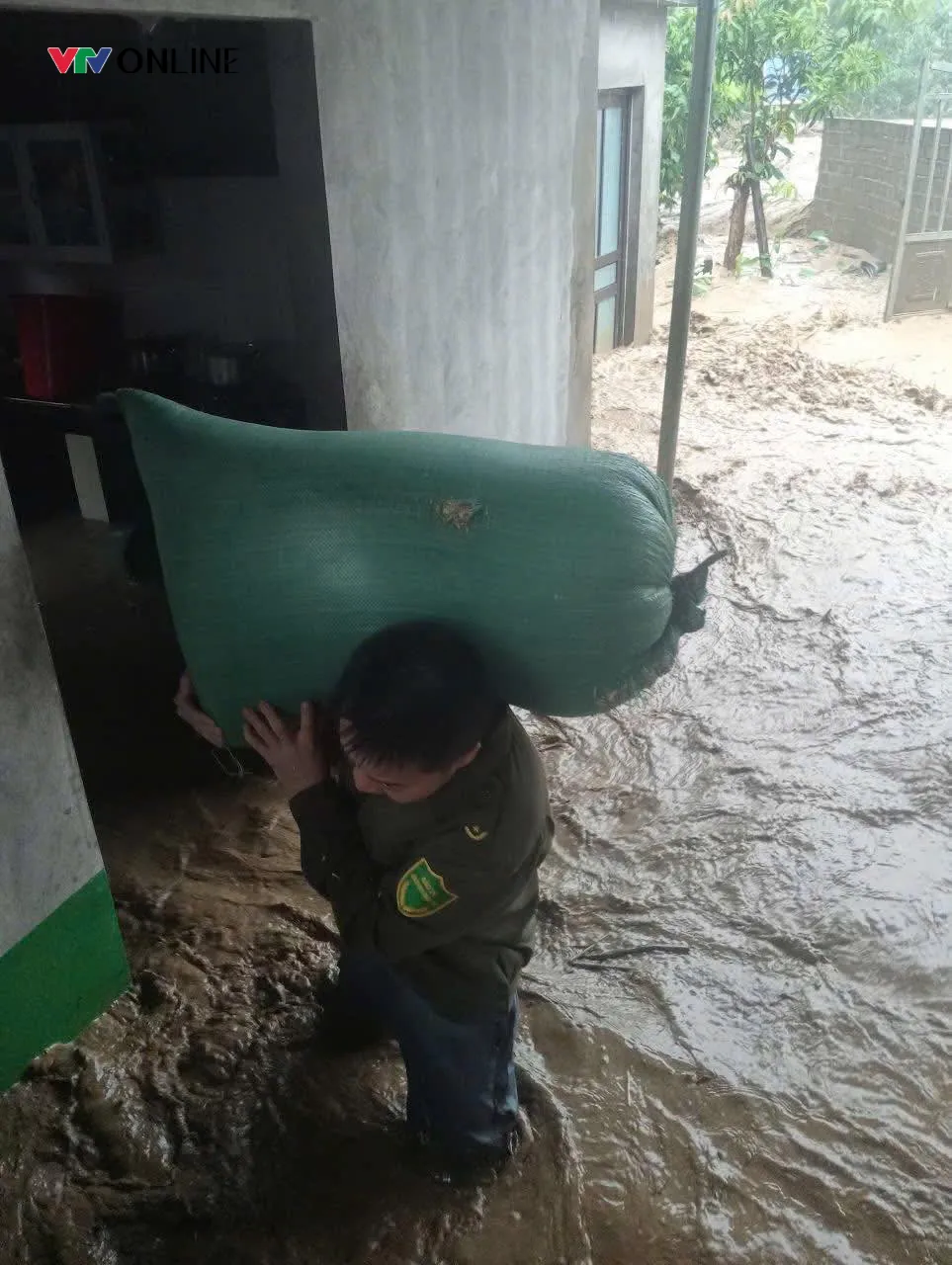 Sơn La ngập úng, sạt lở nghiêm trọng do ảnh hưởng bão số 10  - Ảnh 3.