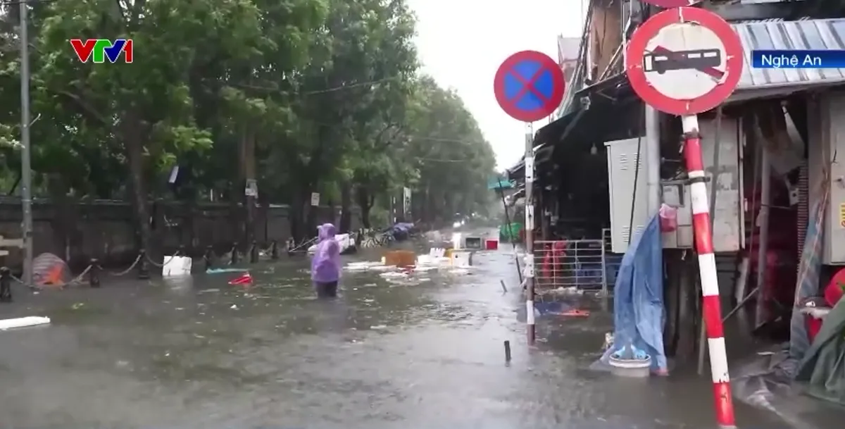 Nghệ An: Thiệt hại nặng nề sau bão - Ảnh 2.