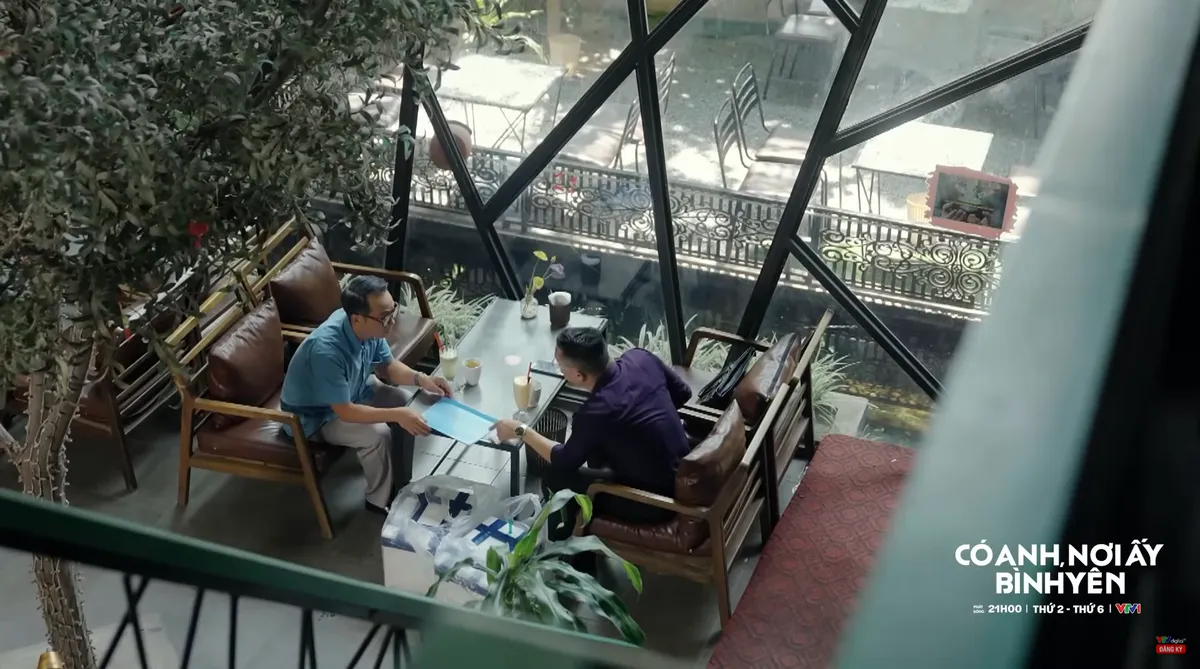 C&oacute; anh, nơi ấy b&igrave;nh y&ecirc;n - Tập 36: &Ocirc;ng Thứ nghe ng&oacute;ng tin về "chiếc ghế" sau s&aacute;p nhập - Ảnh 1.