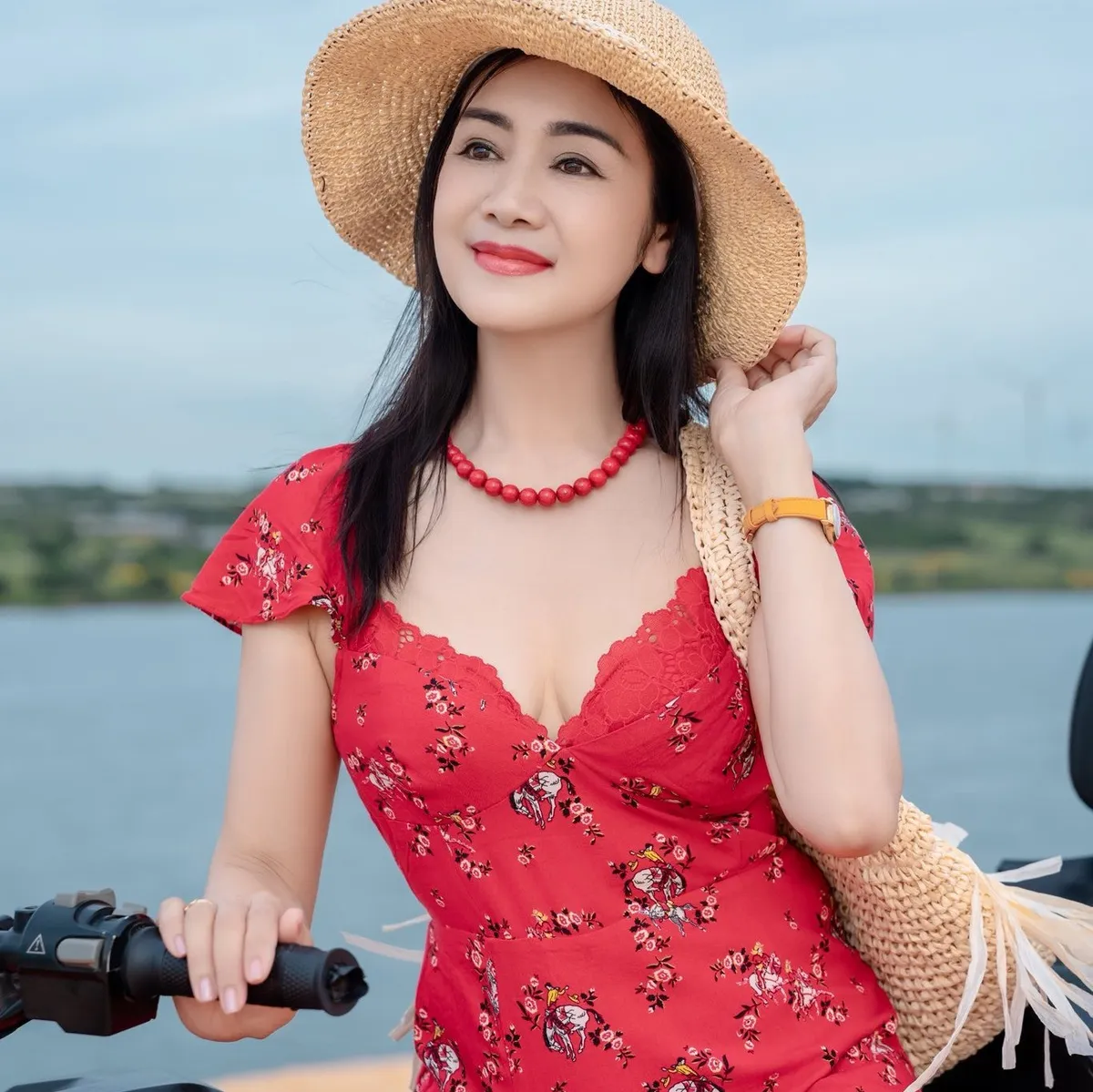 NSND Xu&acirc;n Bắc hội ngộ "vợ ba" Hồng trong S&oacute;ng ở đ&aacute;y s&ocirc;ng, NSND Thu H&agrave; trẻ trung tuổi U60  - Ảnh 2.