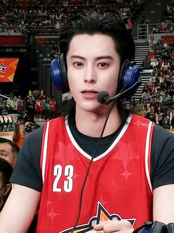 Vương Hạc Đệ bùng nổ giải NBA Ngôi sao Thành Đô - Ảnh 2.