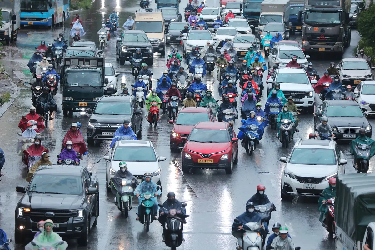 Bão số 10 Bualoi gây mưa kèm gió lớn ở Hà Nội - Ảnh 10.