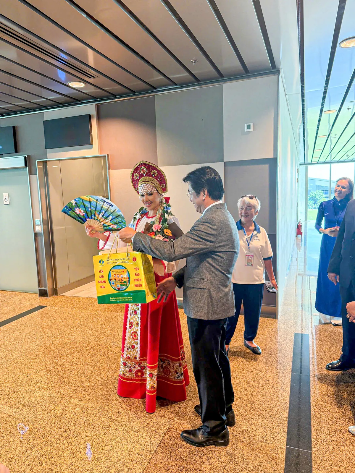 Khánh Hòa đón chuyến bay đầu tiên từ Moscow sau gần 5 năm- Ảnh 1. Khánh Hòa đón chuyến bay đầu tiên từ Moscow sau gần 5 năm- Ảnh 1.