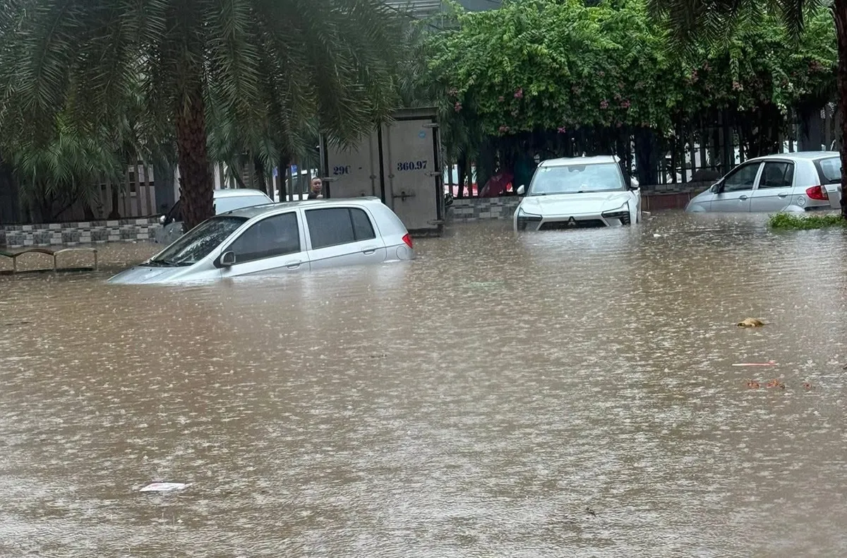 Mưa lớn kỷ lục gây nguy cơ lũ lụt khẩn cấp tại Thái Nguyên - Ảnh 2.