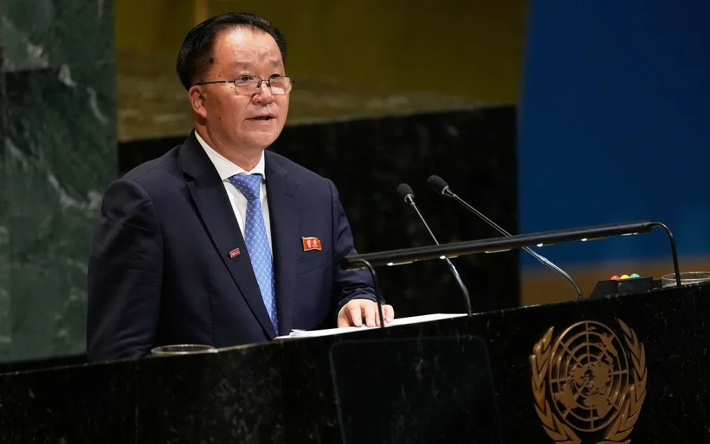 Thứ trưởng Ngoại giao Triều Tiên Kim Son Gyong phát biểu tại phiên họp Đại hội đồng Liên hợp quốc lần thứ 80 ở New York, ngày 29/9/2025. (Ảnh: AP) Thứ trưởng Ngoại giao Triều Tiên Kim Son Gyong phát biểu tại phiên họp Đại hội đồng Liên hợp quốc lần thứ 80 ở New York, ngày 29/9/2025. (Ảnh: AP)