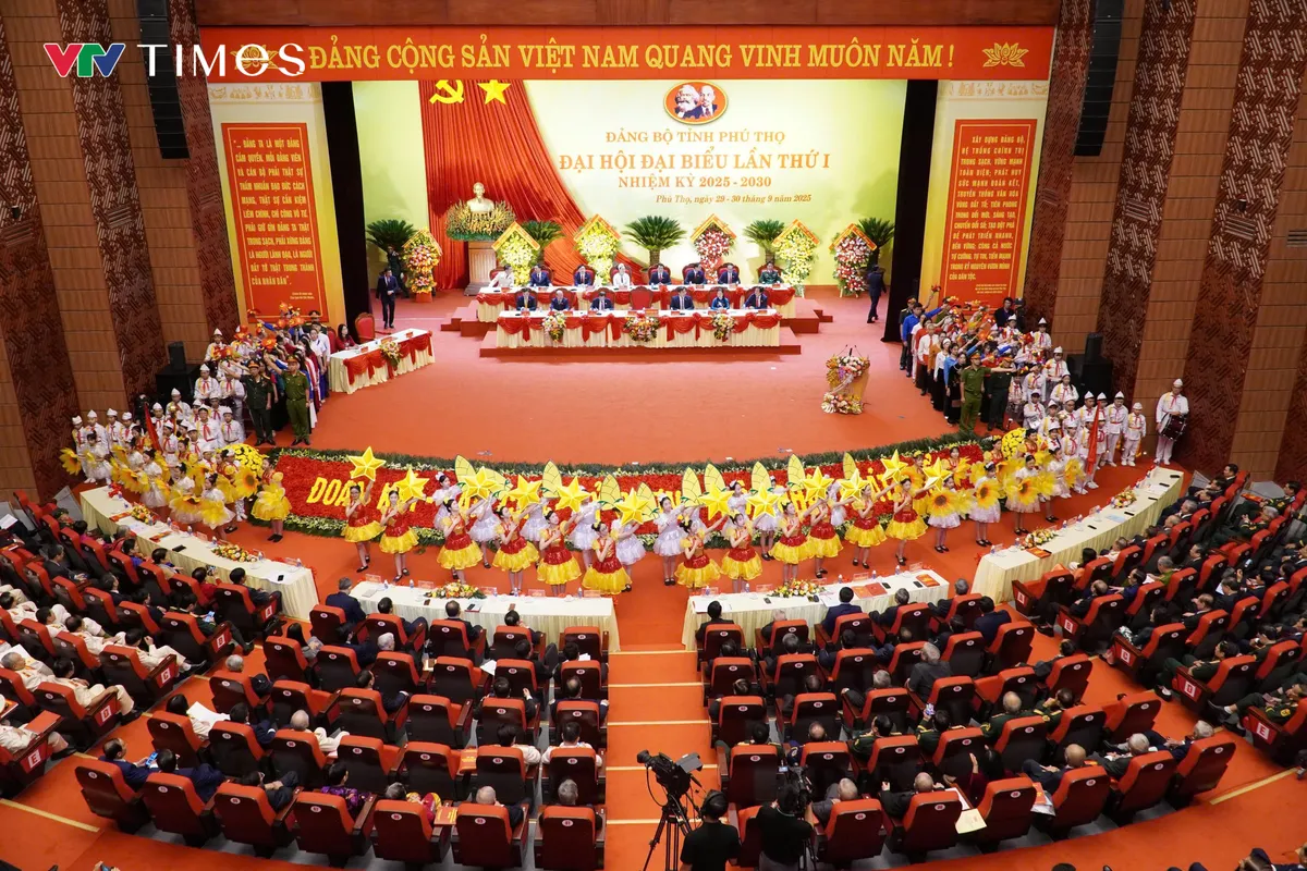 Chủ tịch nước Lương Cường: Biến khát vọng thành hiện thực, xây dựng Phú Thọ xứng đáng Đất Tổ Hùng Vương - Ảnh 1.