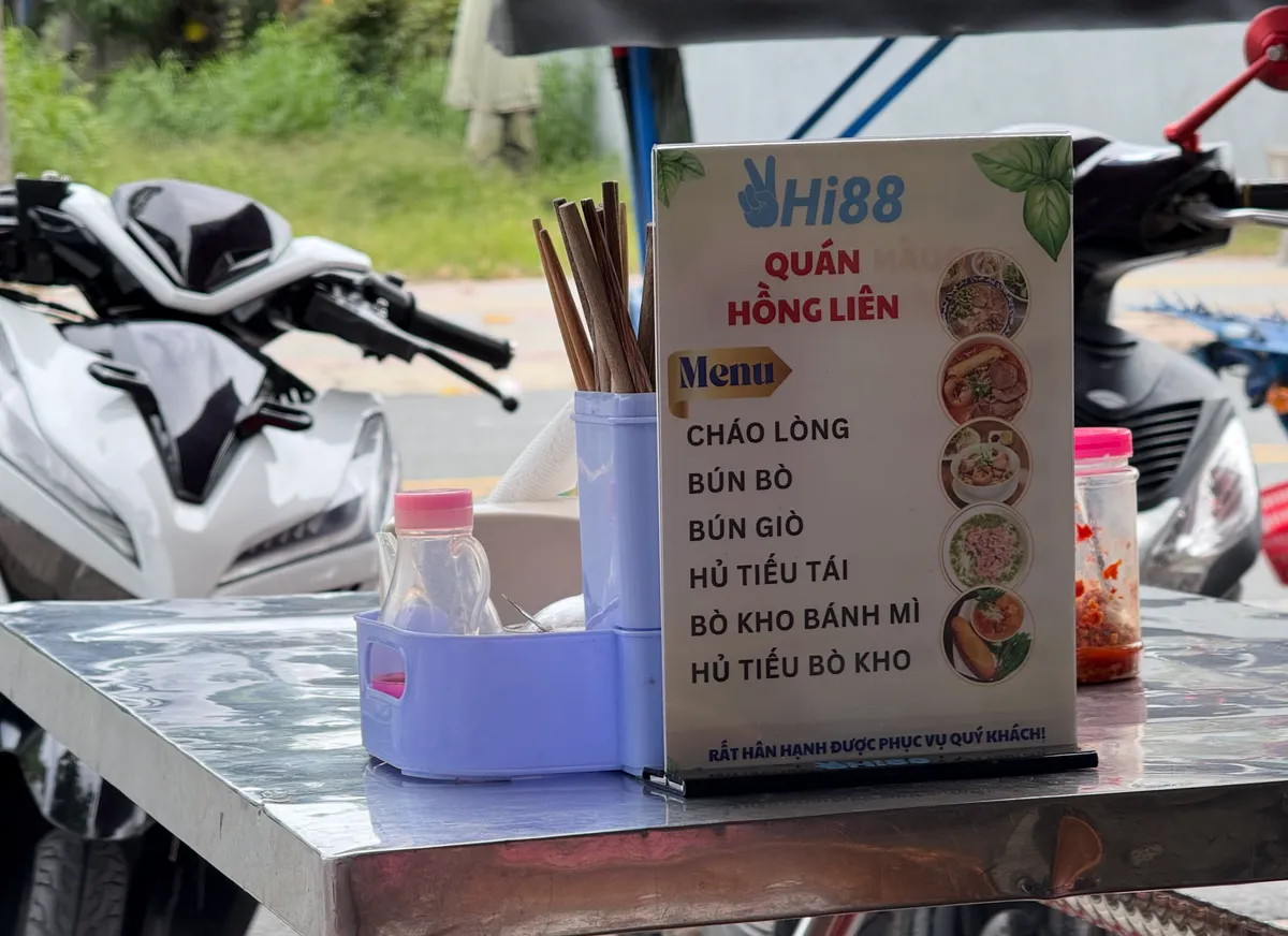 TP Hồ Chí Minh: Quảng cáo cờ bạc trá hình len lỏi từ MV đến quán ăn, tiệm tạp hóa- Ảnh 2. TP Hồ Chí Minh: Quảng cáo cờ bạc trá hình len lỏi từ MV đến quán ăn, tiệm tạp hóa- Ảnh 2.