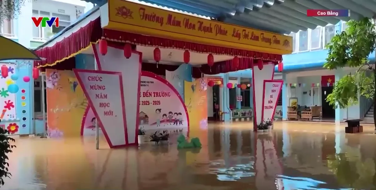 Nhiều tỉnh miền núi phía Bắc ngập sâu, sạt lở, thiệt hại nặng nề - Ảnh 1.