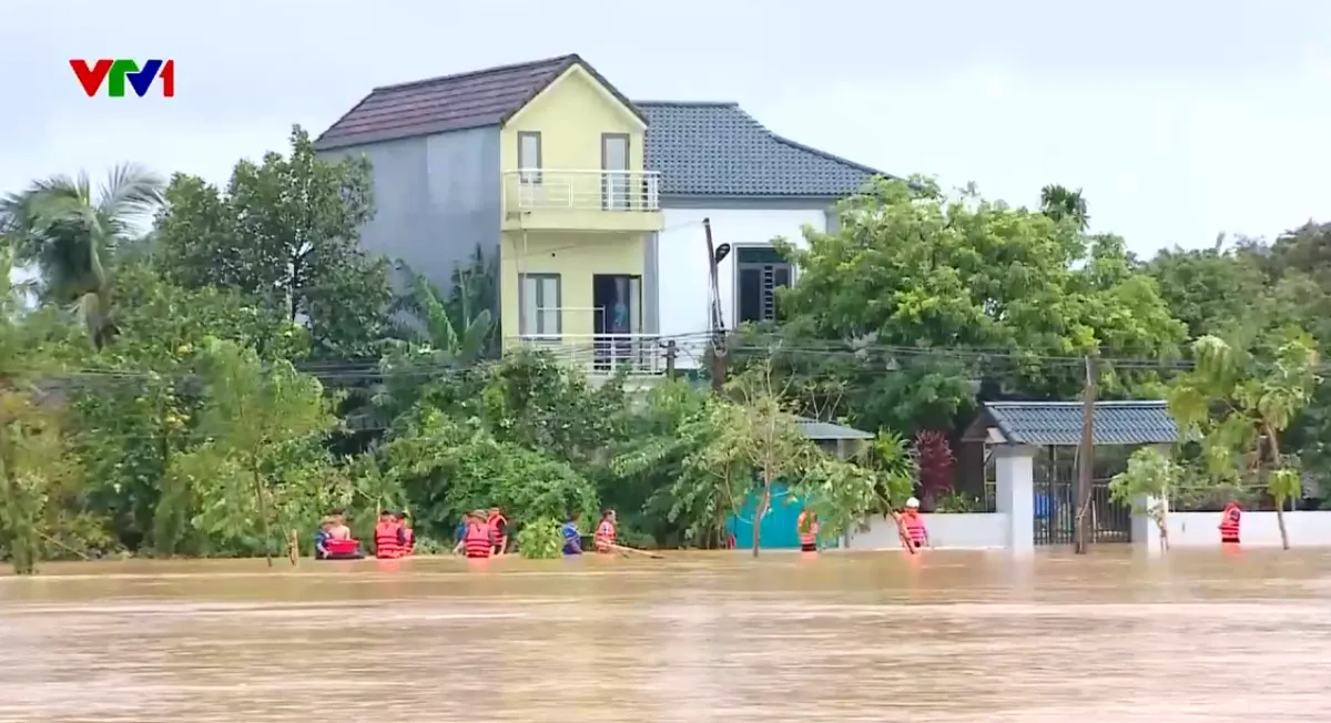 Xã Nông Cống (Thanh Hóa) lụt lớn nhất 50 năm, hàng nghìn hộ dân ngập sâu- Ảnh 2. Xã Nông Cống (Thanh Hóa) lụt lớn nhất 50 năm, hàng nghìn hộ dân ngập sâu- Ảnh 2.