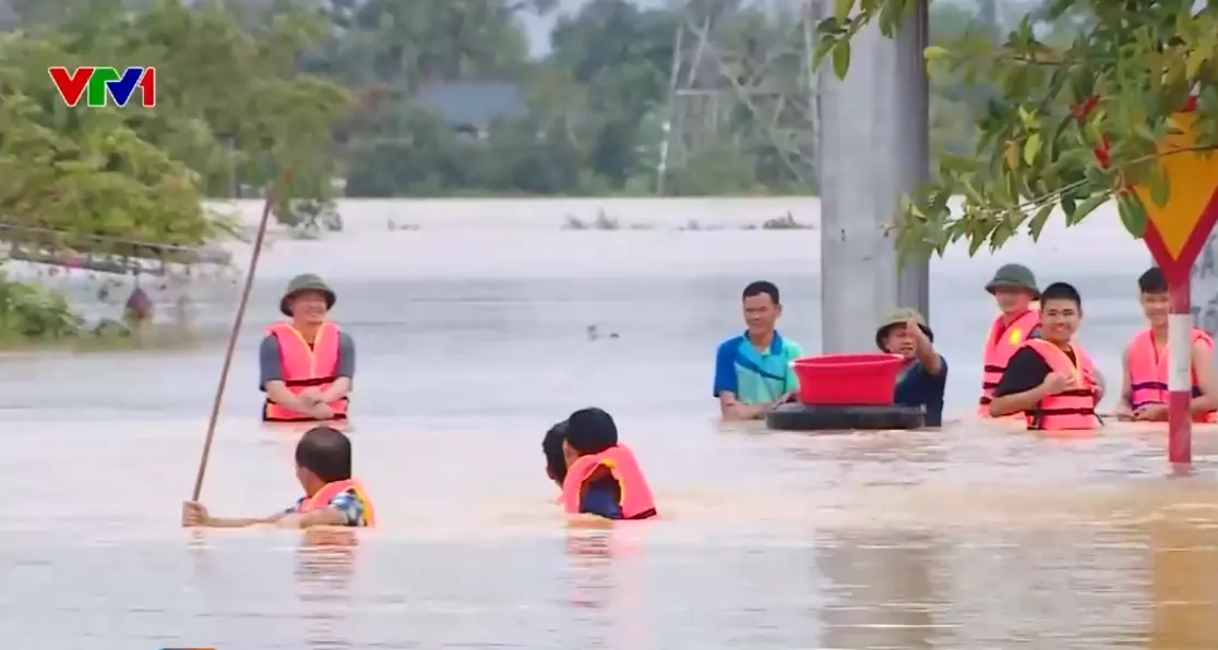 Xã Nông Cống (Thanh Hóa) lụt lớn nhất 50 năm, hàng nghìn hộ dân ngập sâu- Ảnh 3. Xã Nông Cống (Thanh Hóa) lụt lớn nhất 50 năm, hàng nghìn hộ dân ngập sâu- Ảnh 3.